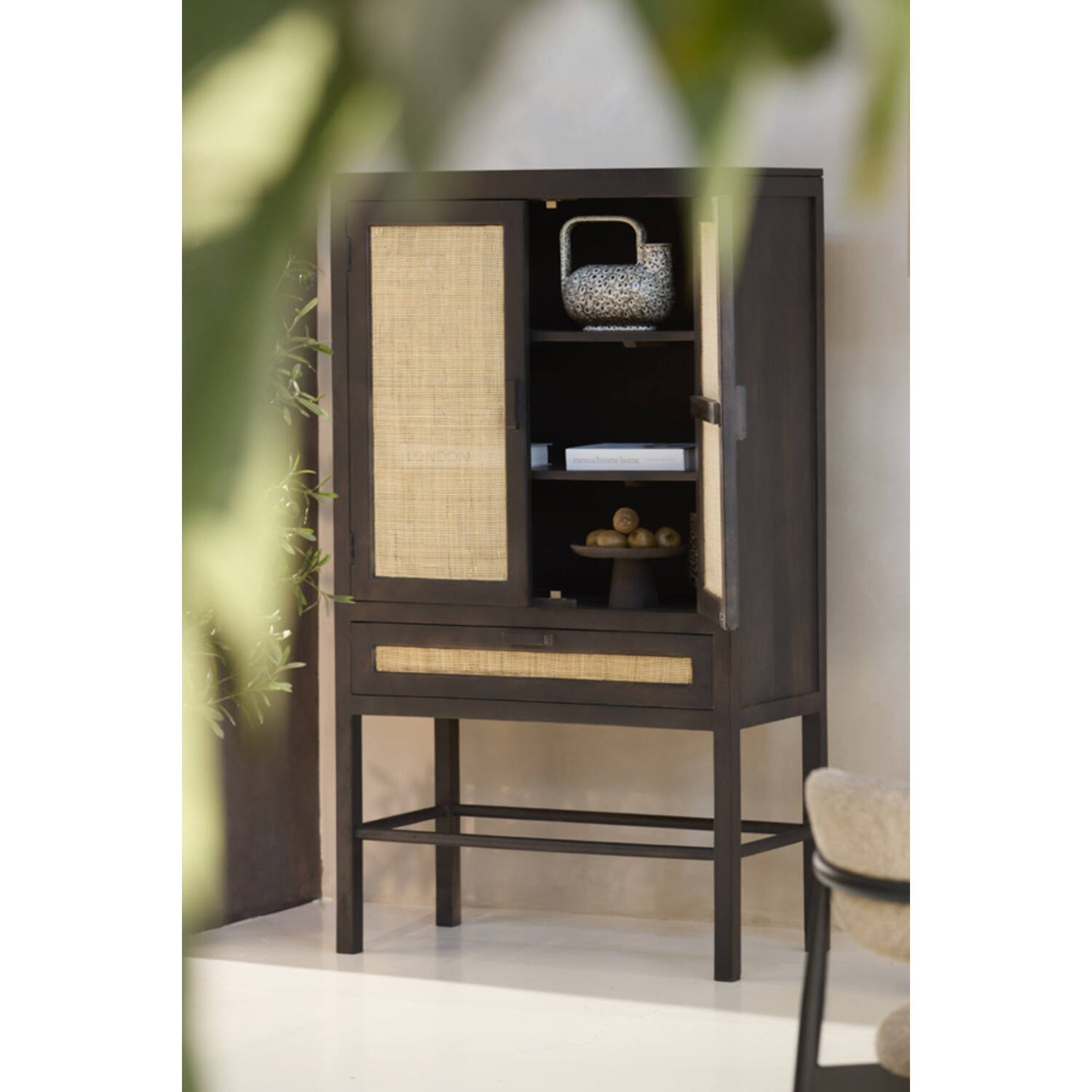 NIPOS Mango Holzschrank mit Schublade 90x45x160 cm dunkelbraun