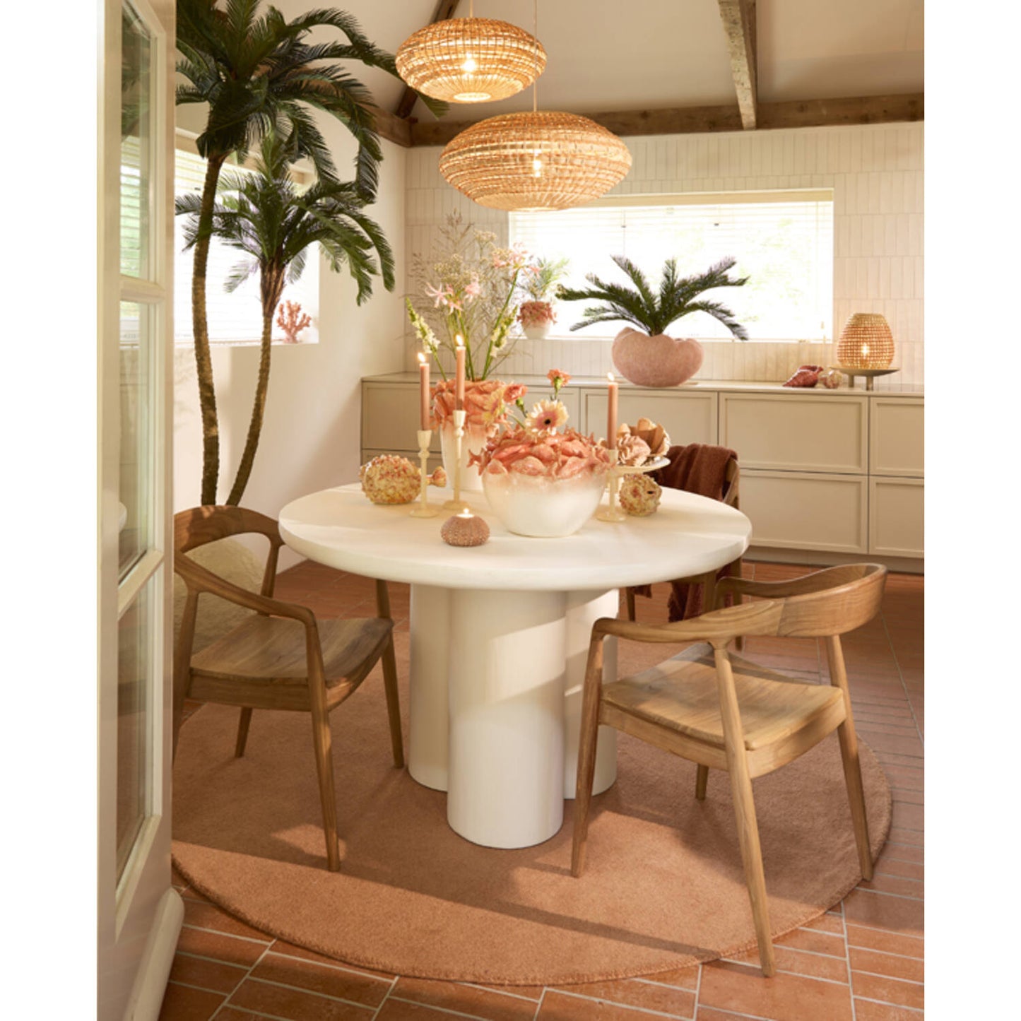 Runder Esstisch MIZUHO Ø130 cm creme Holzgestell modern pflegeleicht